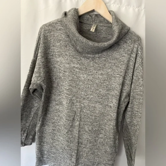PerSeption Concept Gray Cowl Neck Sweater - Picture 1 of 6